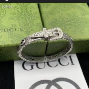 Gucci Intricate Silver Bracelet with Black Details‎
